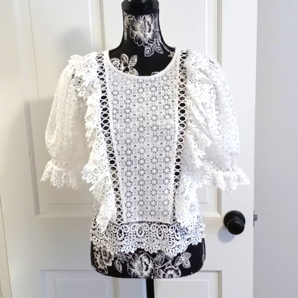 🆕️ 🤍Express🤍 - White Eyelet Puff Sleeve Top